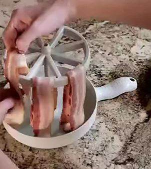 Amazing Microwave Crispy Bacon Maker - DMC Wholesale